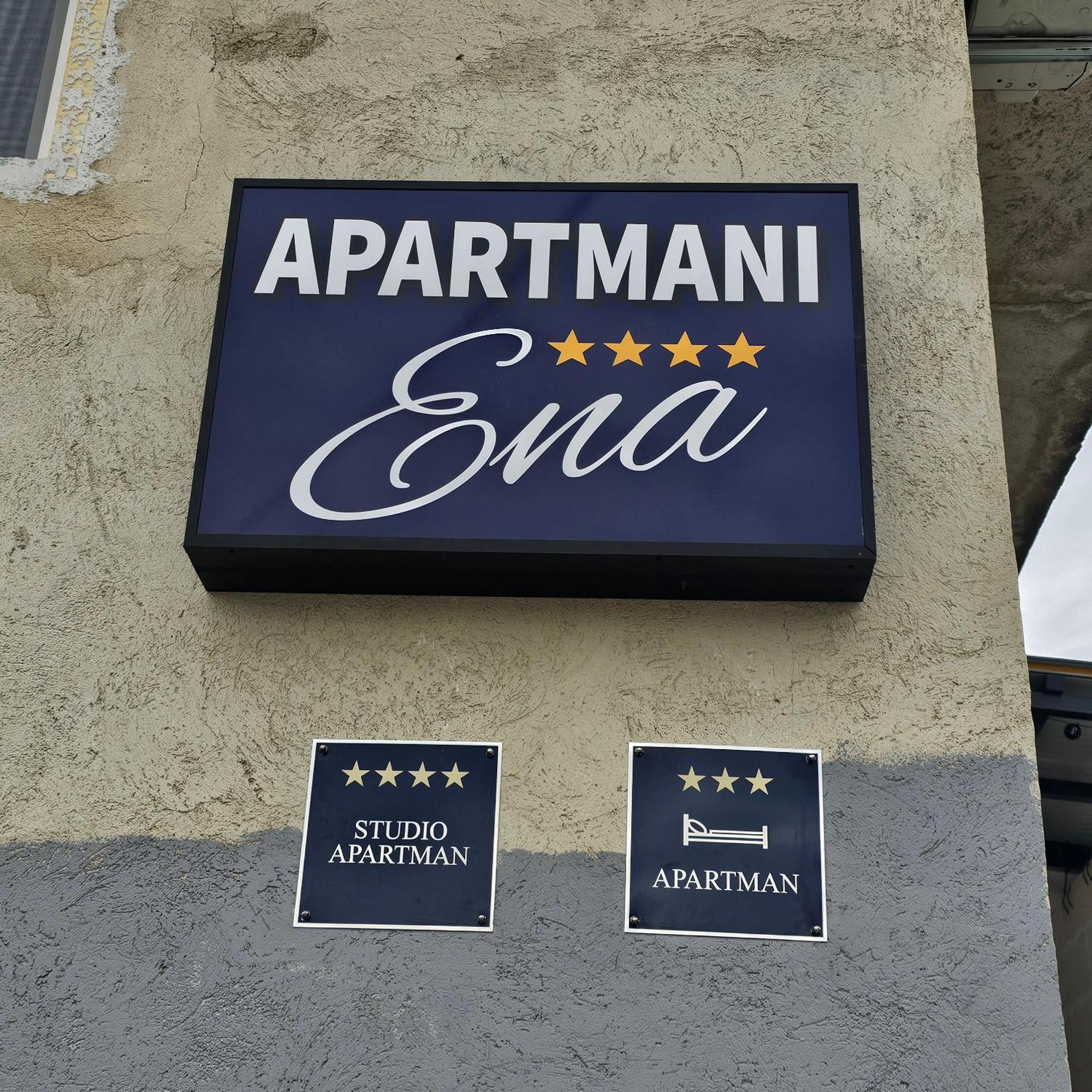 Ena1 & Ena2 -Big Free Parking Karlovac Buitenkant foto