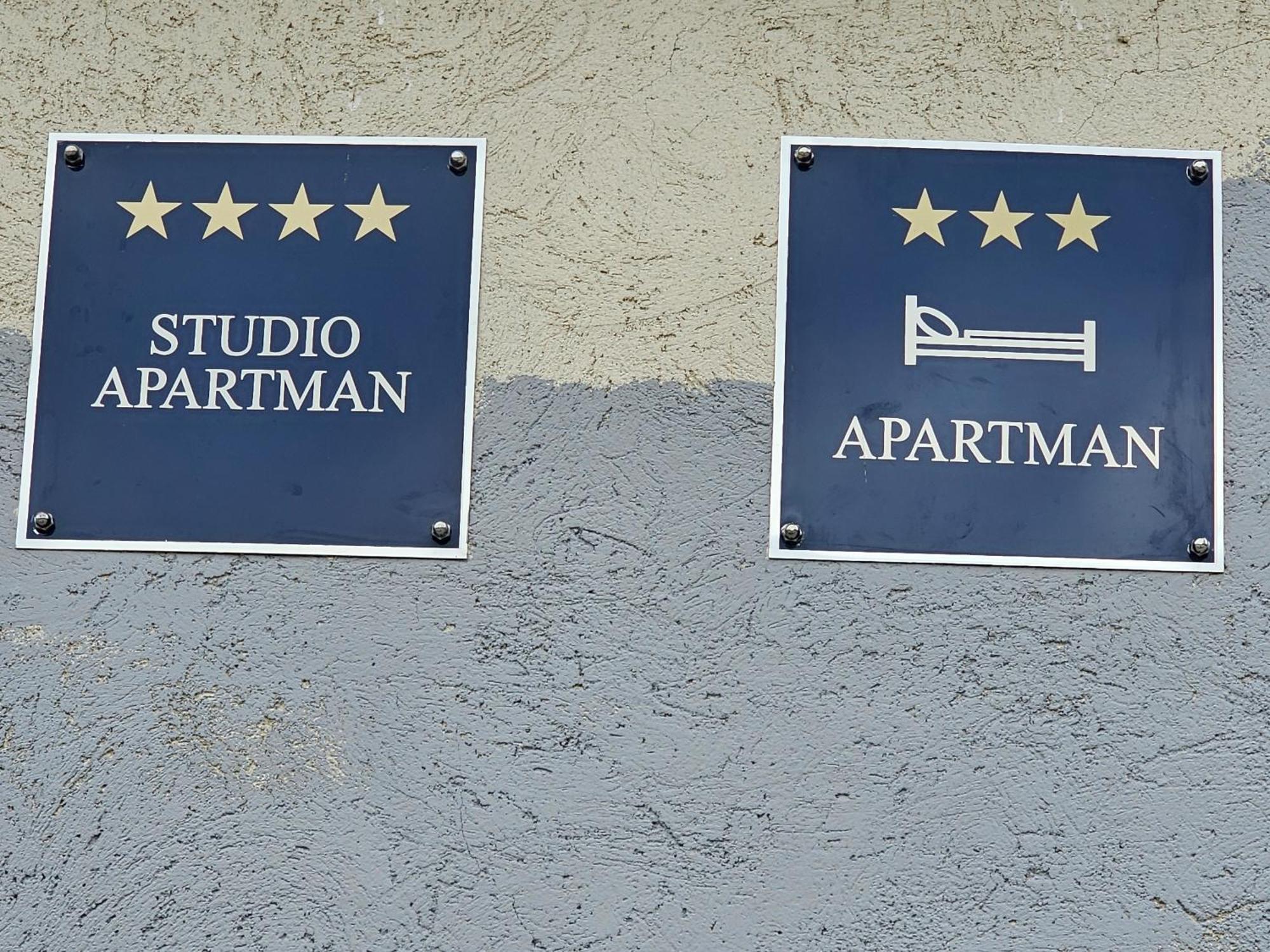 Ena1 & Ena2 -Big Free Parking Karlovac Buitenkant foto