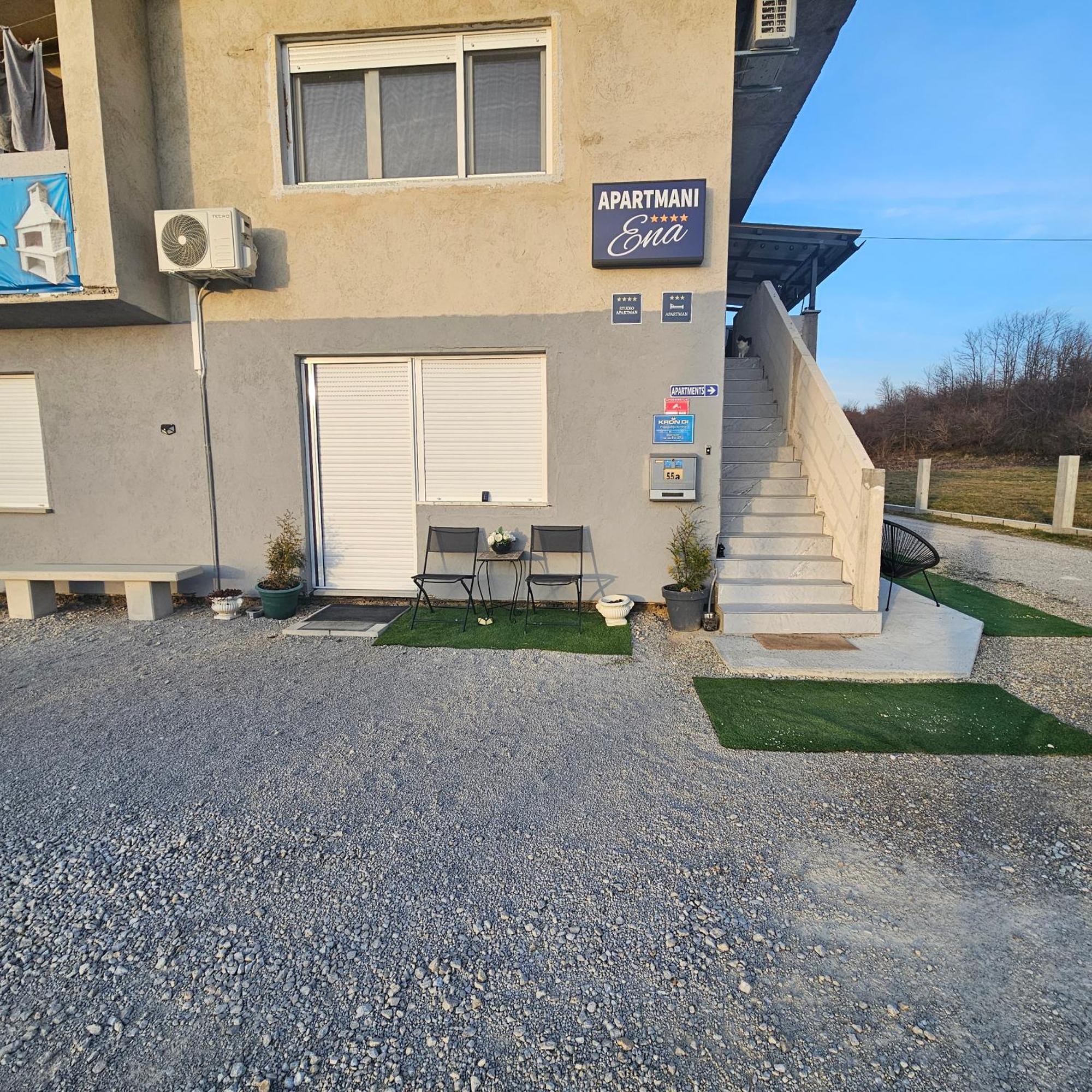 Ena1 & Ena2 -Big Free Parking Karlovac Buitenkant foto