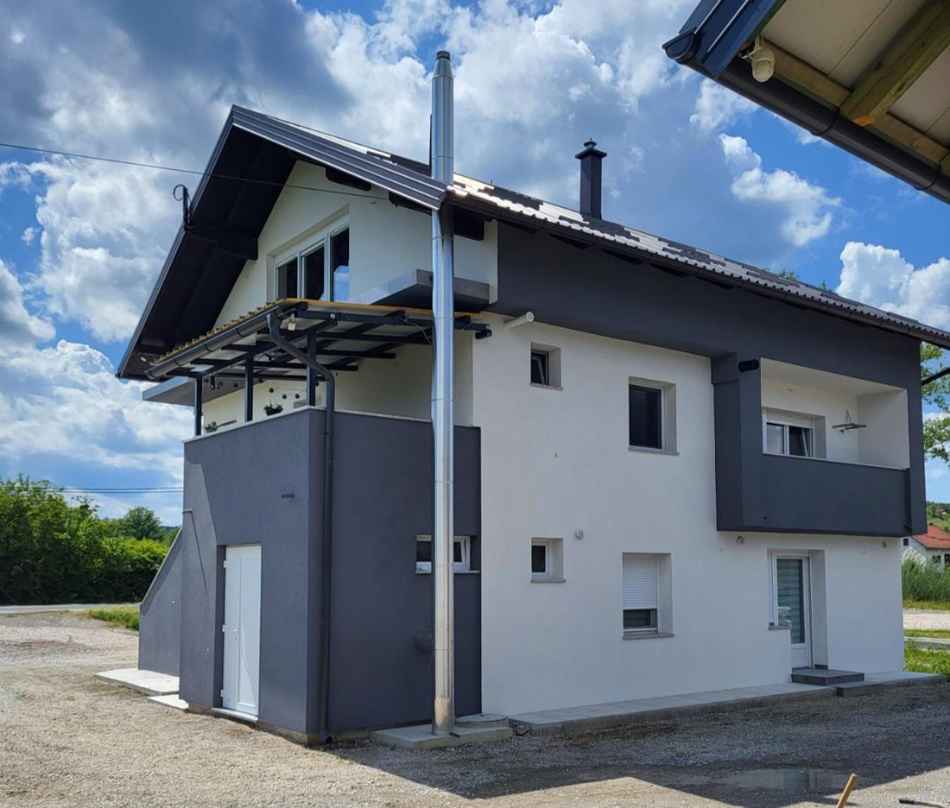 Ena1 & Ena2 -Big Free Parking Karlovac Buitenkant foto